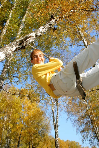 Bungee jumping adolescente — Foto Stock