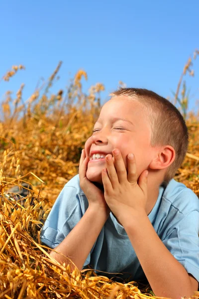 Niño feliz. — Foto de Stock