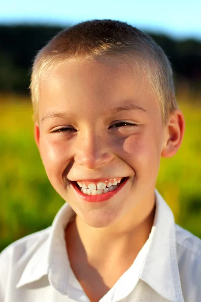 Ευτυχισμένο αγόρι — Φωτογραφία Αρχείου