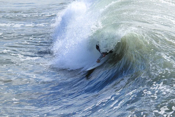 Surfer Rijden Een Golf Stille Oceaan — Stockfoto