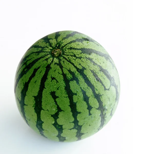 En melon täckt med droppar vatten — Stockfoto