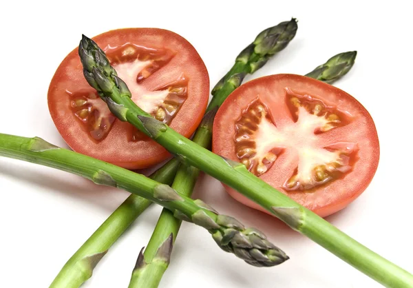 Espargos e tomates — Fotografia de Stock