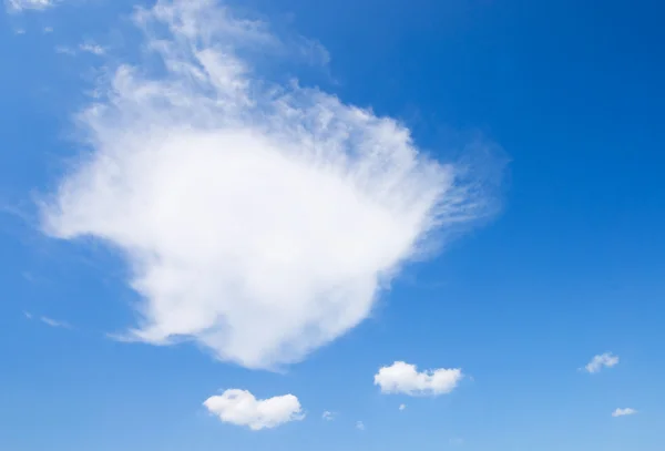 Piękno błękitne niebo chmury — Zdjęcie stockowe