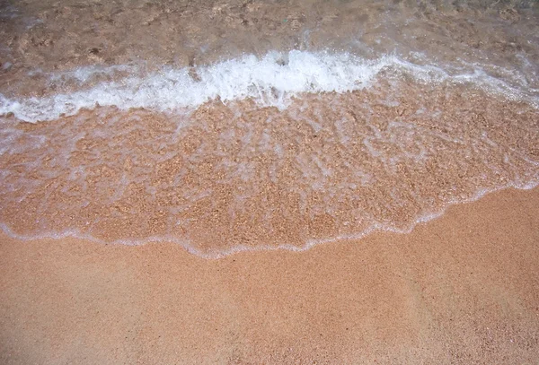 Піна на піску — стокове фото