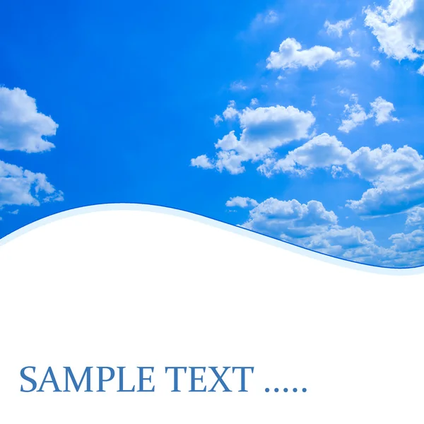 Blu cielo soleggiato con spazio per qualche messaggio — Foto Stock