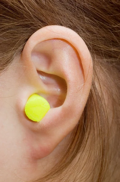 Primo piano di un orecchio umano — Foto Stock