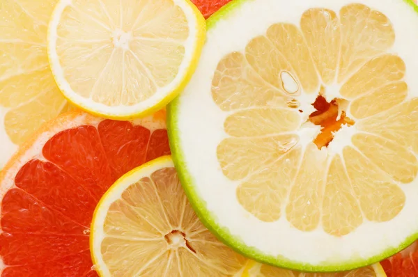Čerstvé grapefruity a plátky pozadí — Stock fotografie