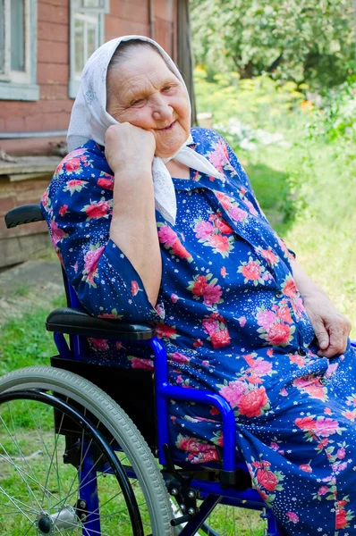 Retrato de la anciana —  Fotos de Stock
