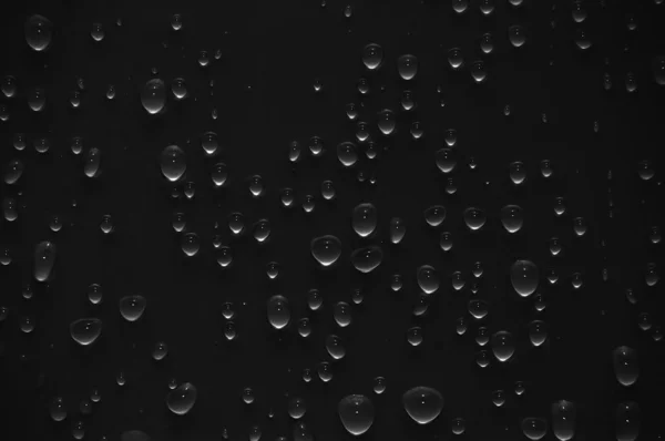 在玻璃上的水滴。雨滴 — 图库照片
