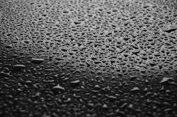 Gocce d'acqua su vetro. Gocce di pioggia . — Foto Stock