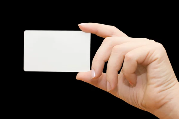 Cartão de papel na mão da mulher sobre fundo preto — Fotografia de Stock