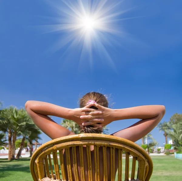 Girl Sits Armchair Grass — Stock Photo, Image