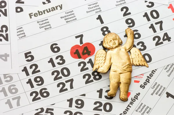 Wandkalender met rode stip op 14 februari - Valentijnsdag — Stockfoto