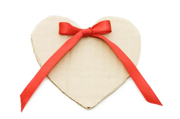 Corazón de un cartón con un arco — Foto de Stock