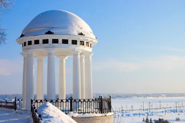 Rotunda Nábřeží Řeky Volhy Jaroslavli — Stock fotografie