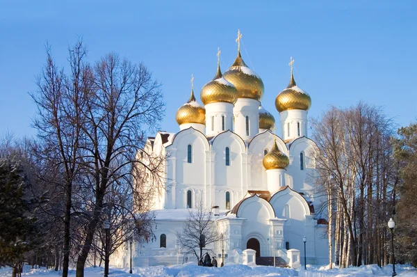 De oude kerk van de stad van yaroslavl in de winter — Stockfoto