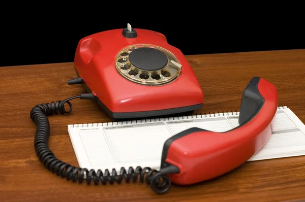 Röd Telefon Ett Träbord — Stockfoto
