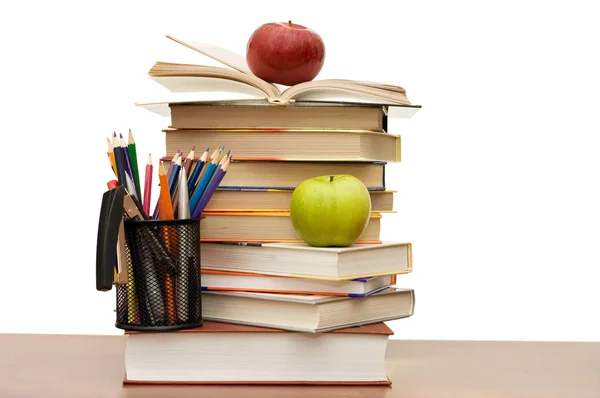 Bücherstapel Und Apfel Isoliert Auf Weißem Hintergrund — Stockfoto