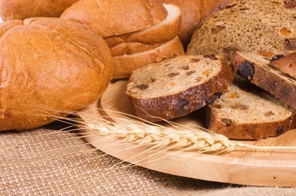 Frisches Brot Mit Ähren — Stockfoto