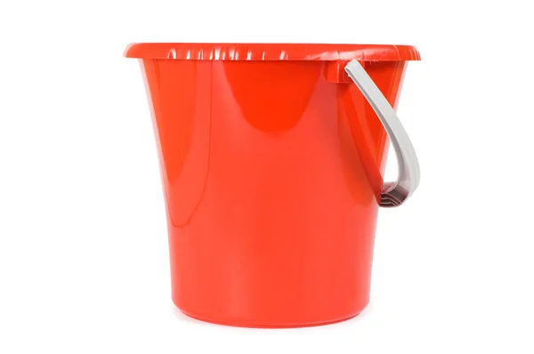 白色背景下隔离的红色塑料桶 — 图库照片