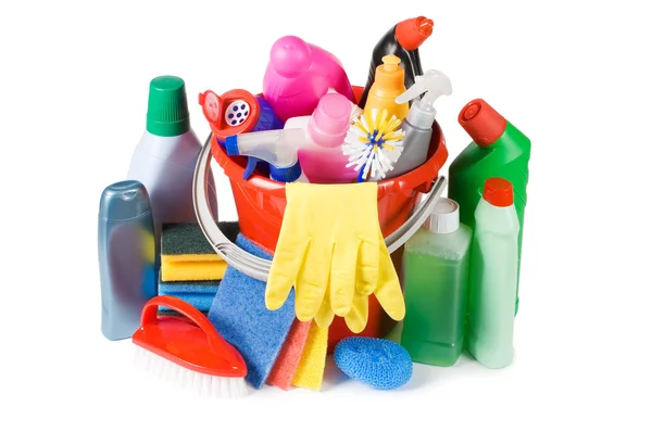 Assortimento di mezzi per la pulizia isolata — Foto Stock