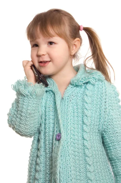 Den lilla flickan talar via telefon — Stockfoto