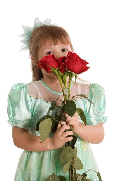 La niña con un ramo de rosas — Foto de Stock