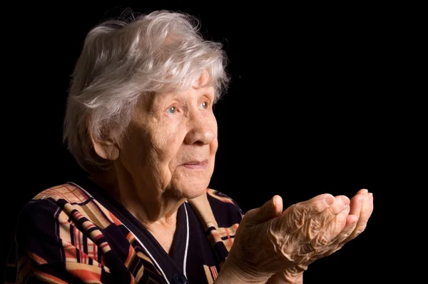 늙은 여자는 검은색의 초상화 — 스톡 사진