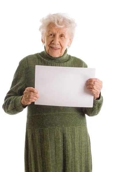Portret van een gelukkig senior vrouw leeg reclamebord tegen te houden — Stockfoto