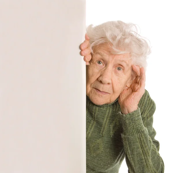 De gamla kvinnan spioner isolerad på vit bakgrund — Stockfoto