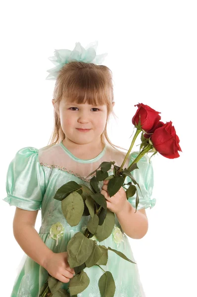 Το κοριτσάκι με ένα μπουκέτο τριαντάφυλλα. — Φωτογραφία Αρχείου