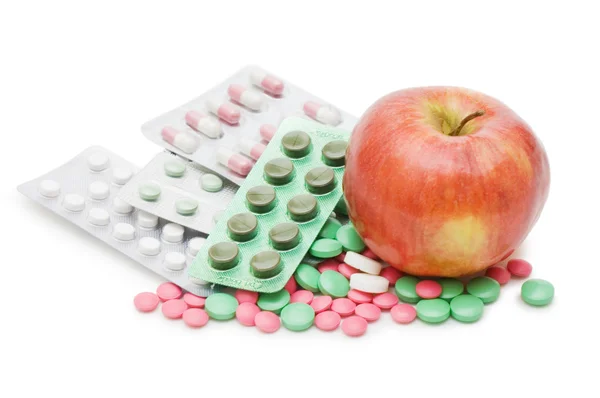 Manzana con pastillas aisladas sobre fondo blanco — Foto de Stock