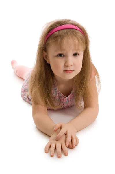 Маленькая девочка изолирована на белом фоне — стоковое фото