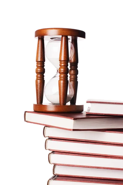 Hourglasses en boek geïsoleerd op witte achtergrond — Stockfoto
