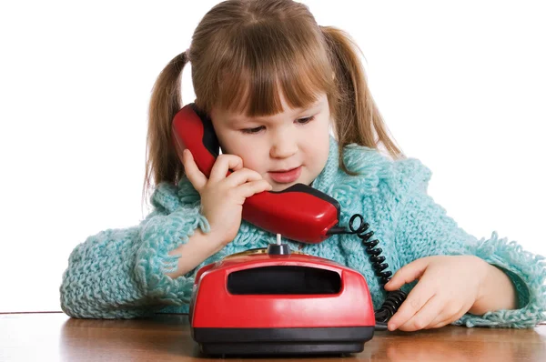 小女孩说话的电话 — 图库照片