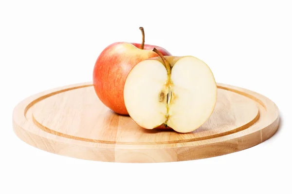 Rode appel geïsoleerd op de witte achtergrond — Stockfoto