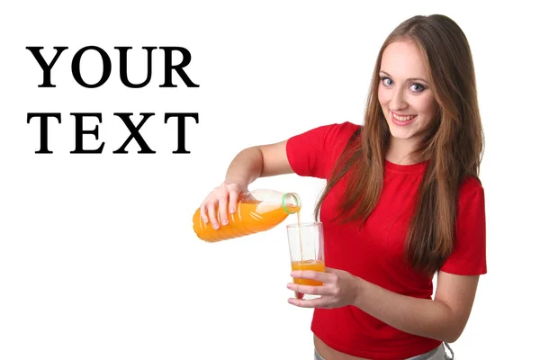 Uma garota esportiva bebendo suco de laranja — Fotografia de Stock