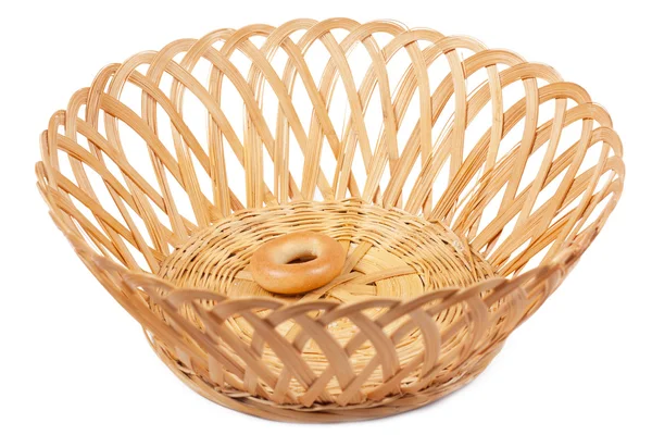 かごの中の最後のリング状パン — ストック写真
