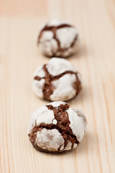 Chocolate crinkles in a row — Stock Photo, Image