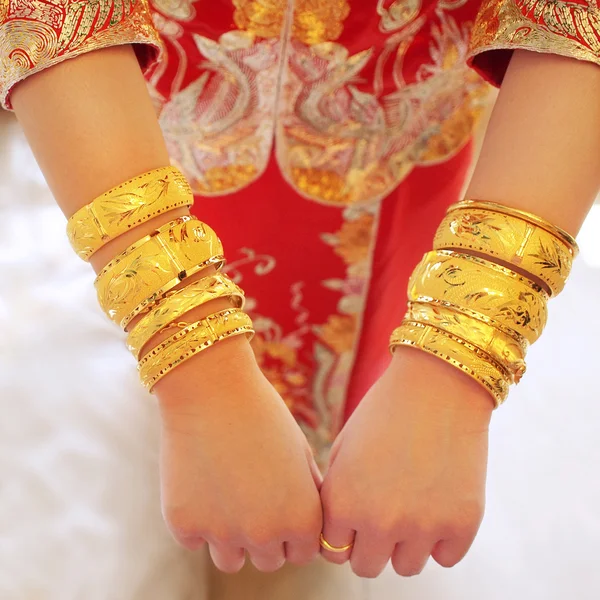 Numerous Golden Wedding Bangles Chinese Bride Arms — Stock Photo, Image