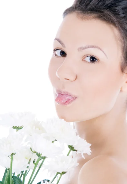 Vackra porträtt av en ung sexig kvinna med en vit blomma. — Stockfoto
