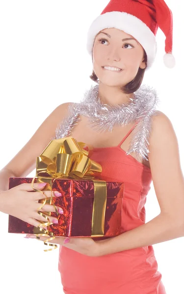 Bela mulher de Natal em santa chapéu segurando presente — Fotografia de Stock