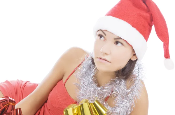 Santa vrouw weergegeven: geschenk dragen KERSTMUTS. — Stockfoto