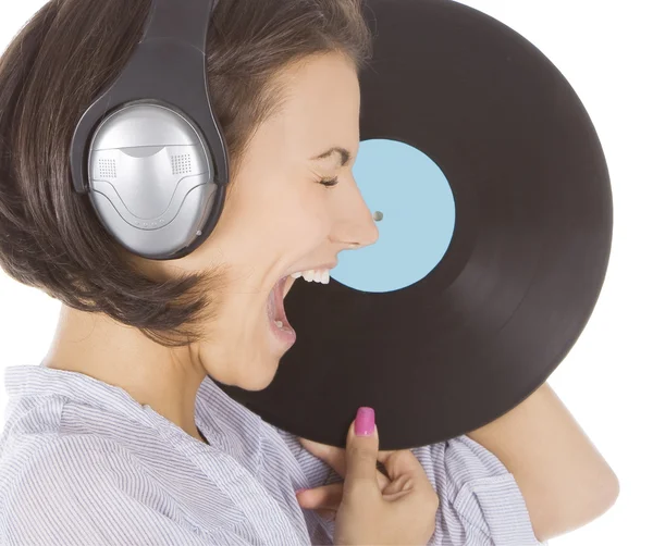 Profil emocionální bruneta v sluchátka s vinyl záznam ov — Stock fotografie