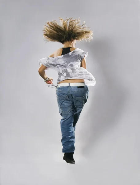 Adolescente ragazza danza breakdance in azione — Foto Stock