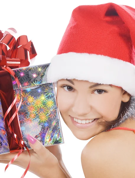 Santa woman showing gift wearing Santa hat. — Stock Photo, Image