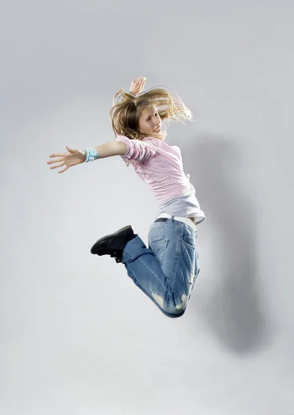 Teenager-Mädchen tanzt Breakdance in Aktion — Stockfoto