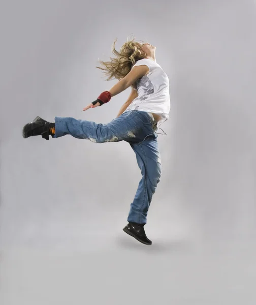 Menina adolescente dançando breakdance em ação — Fotografia de Stock