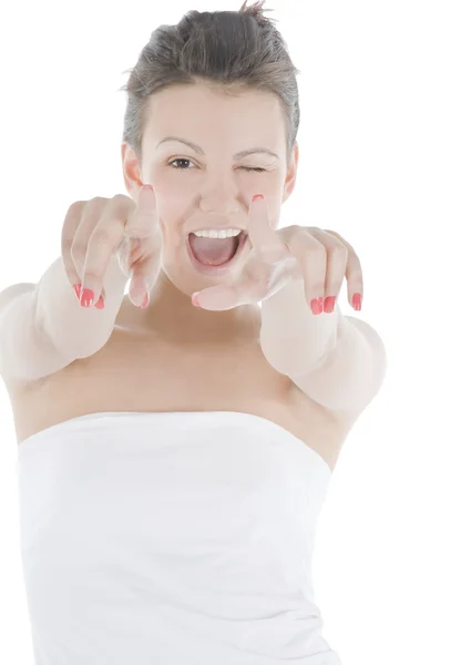 Привлекательная молодая женщина, указывающая пальцем на белый — стоковое фото