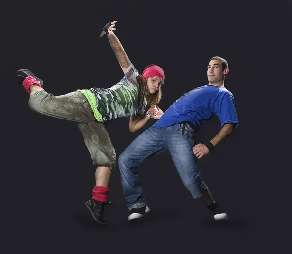 Adolescentes dançando breakdance em ação — Fotografia de Stock